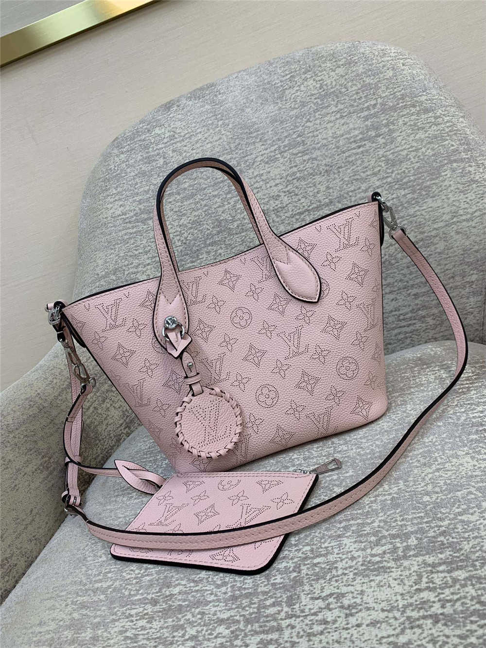 Louis Vuitton BLOSSOM  M23196  size：20x20x12.5cm 2025 new 